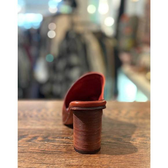 NEW SHOTO handrubbed mule in rust - Picture 2 of 3